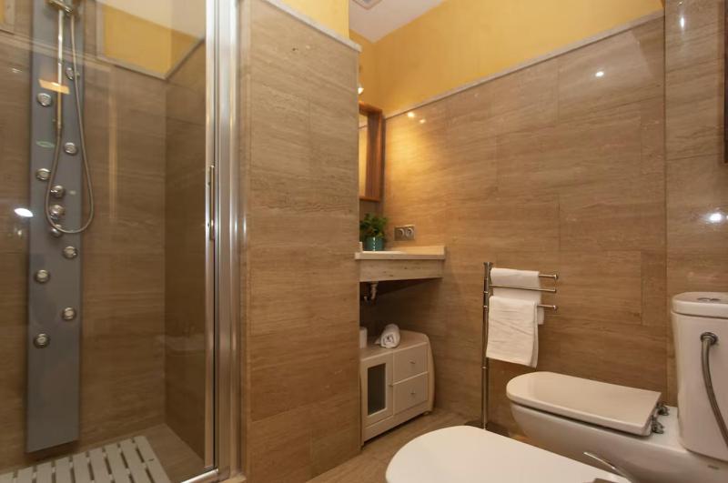 Apartamentos junto plaza Salvador - image 13