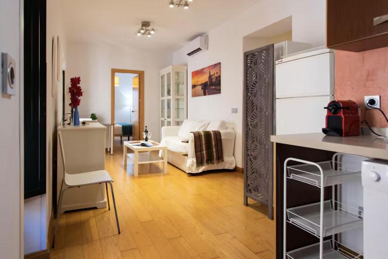 Apartamentos junto plaza Salvador - image 16