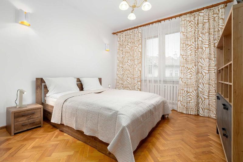 Traditional Apartment in Rzeszów Close to the Park River and Market by Noclegi Renters - image 1