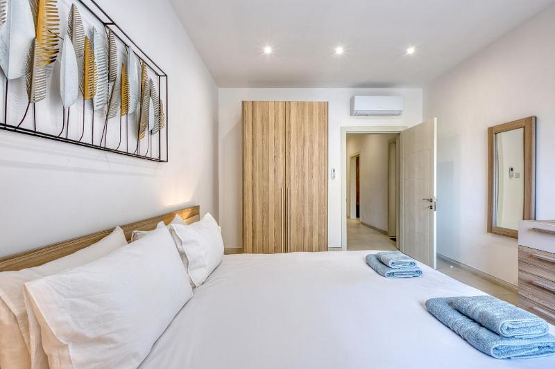 Spacious & Cozy 4-Bedroom in Sliema JELL1-2 - image 16