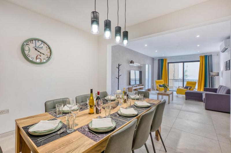 Spacious & Cozy 4-Bedroom in Sliema JELL1-2 - image 15