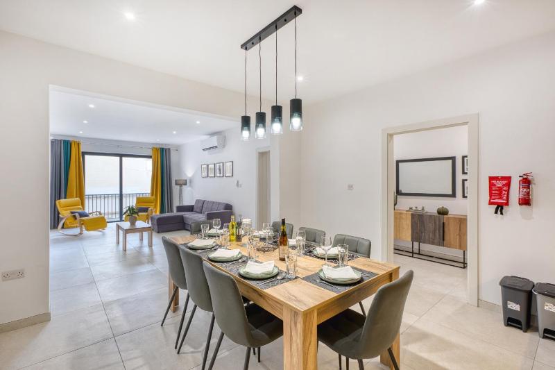 Spacious & Cozy 4-Bedroom in Sliema JELL1-2 - image 4