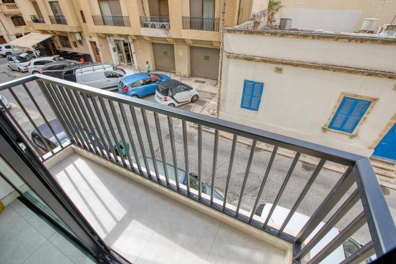 Spacious & Cozy 4-Bedroom in Sliema JELL1-2 - image 2