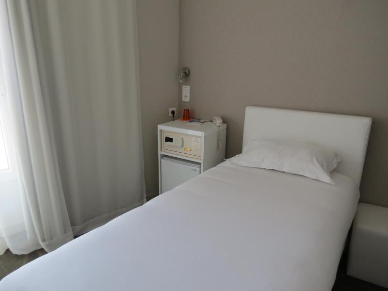 Small Single Room image 2