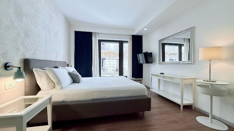 Prestige Rooms Chiaia - image 12