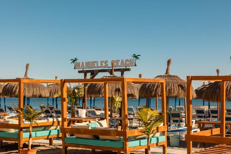 Beachfront apartment with panoramic sea views private parking swimming pools and mini golf - image 4