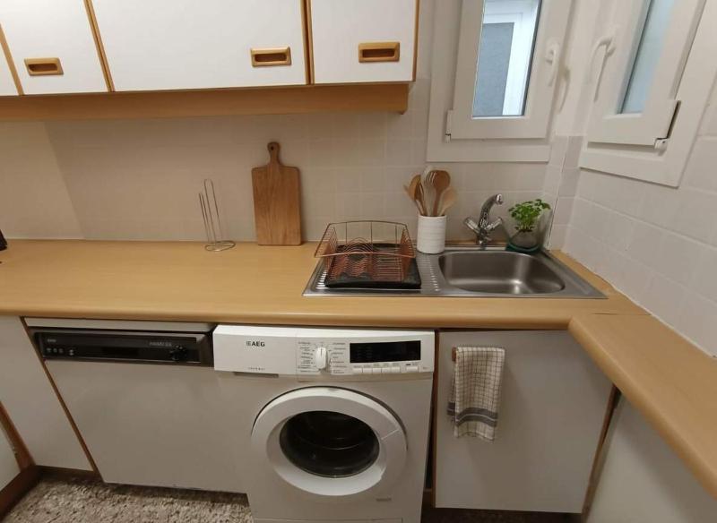 Athens Central Gem 2-Bedroom Retreat - image 9