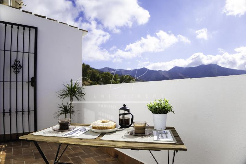 Enjoy2rent Apartamento Charcones en Mijas Pueblo - image 2