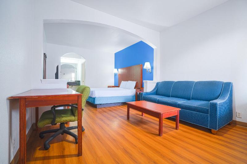 Island Inn By OYO Galveston Beach TX - image 1