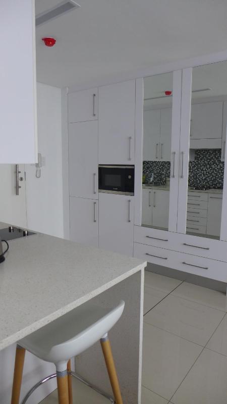 ITowers Luxury Apartment 2 - image 2