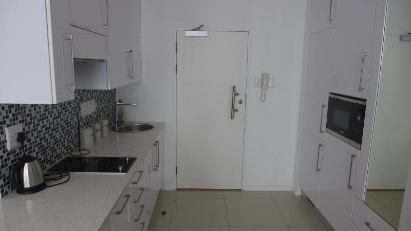 ITowers Luxury Apartment 2 - image 4