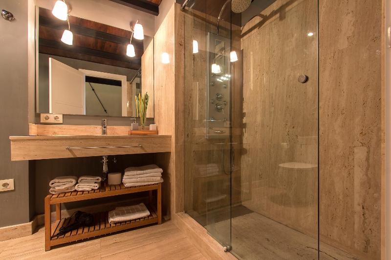 Standard Apartment image 2
