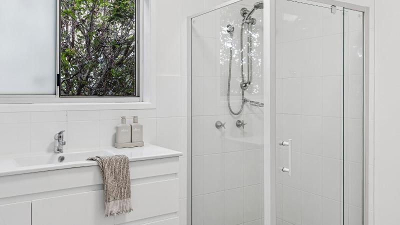 Pandanus - Spacious Waterfront Escape with Private Pontoon & Pool - Holiday Yamba - image 8