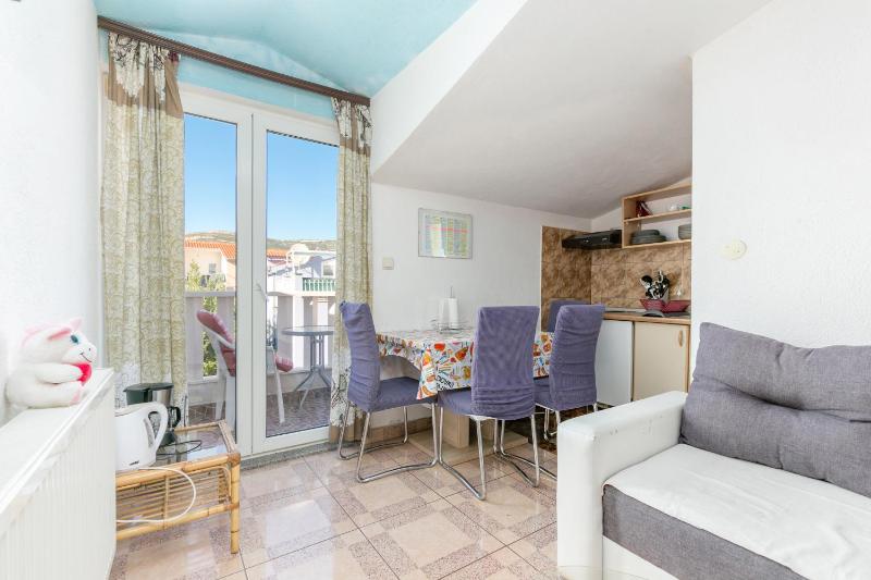 Apartments with parking space Kastel Stafilic Kastela - 24155 - image 33