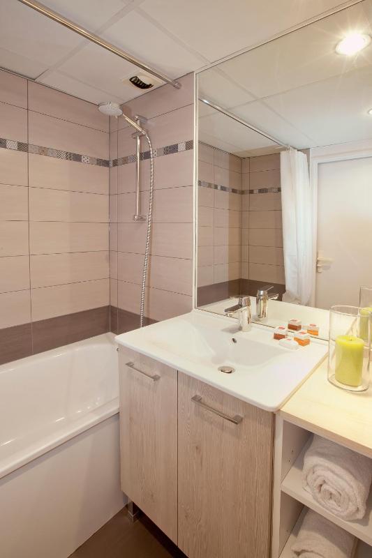 Studio (2 Adults) image 2