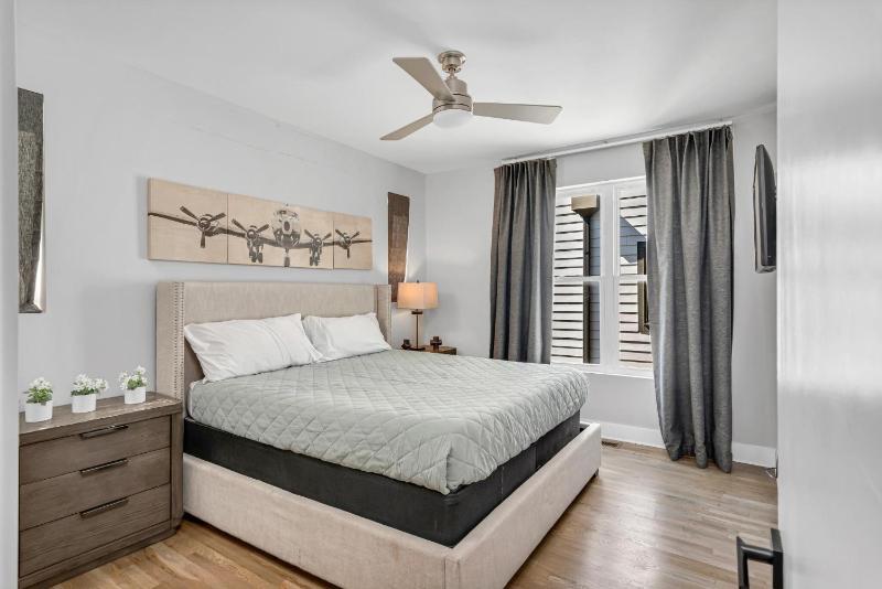 Spacious Nashville Home Close to Belmont Rooftop - image 13