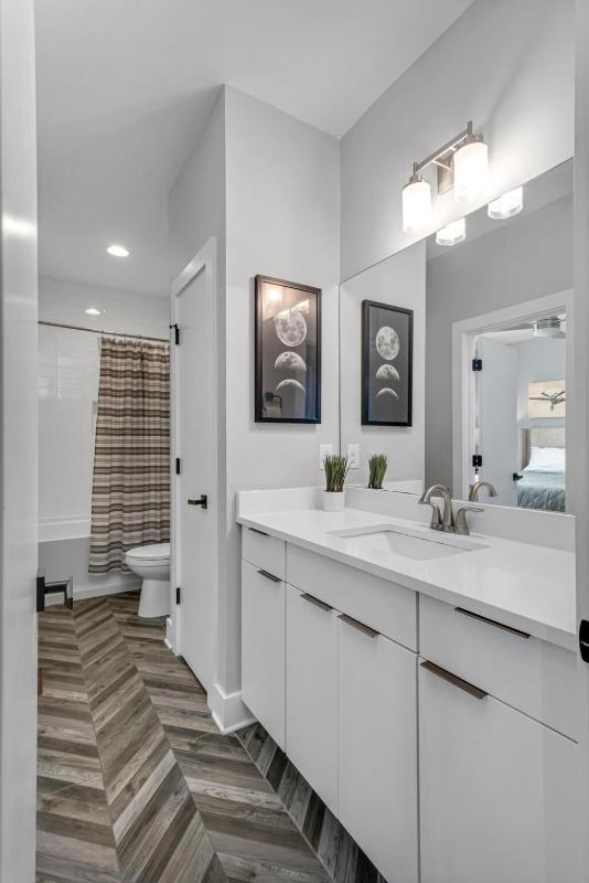 Spacious Nashville Home Close to Belmont Rooftop - image 10