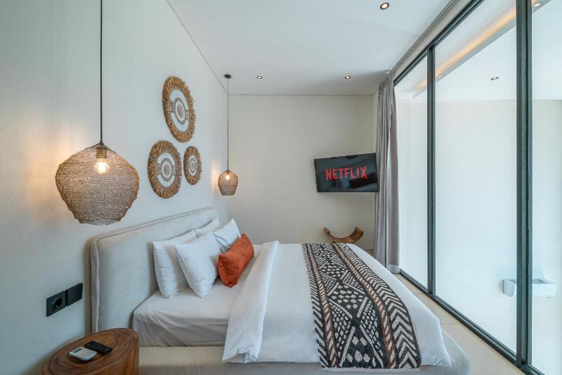 Canggu Hacienda - Elegant Private Retreat for Couple - image 12