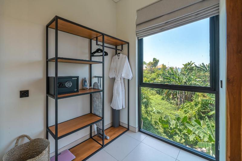 Canggu Hacienda - Elegant Private Retreat for Couple - image 8