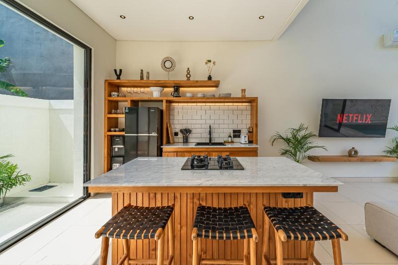 Canggu Hacienda - Elegant Private Retreat for Couple - image 6
