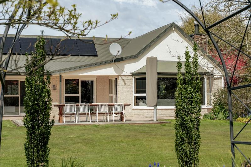 Alpine Meadow Haven - Wanaka Holiday Home - image 25