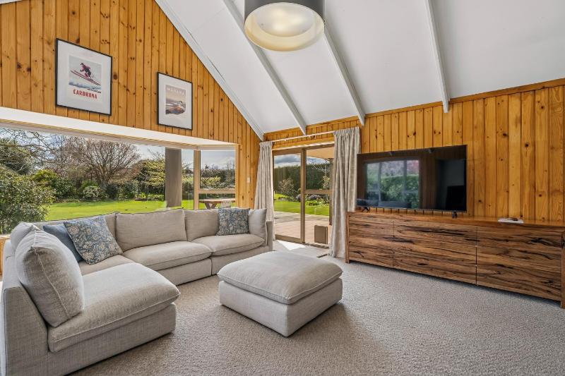 Alpine Meadow Haven - Wanaka Holiday Home - image 16