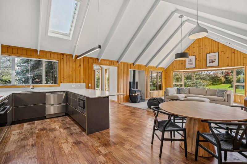 Alpine Meadow Haven - Wanaka Holiday Home - image 23