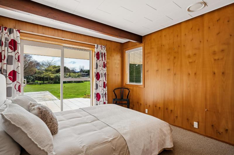 Alpine Meadow Haven - Wanaka Holiday Home - image 14