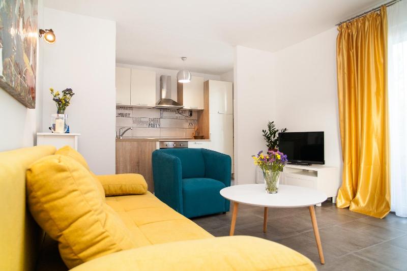 Deluxe Two-Bedroom Apartment with Sea View image 2