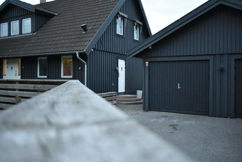 Modern Villa with Hot Tub & Sauna Near Stockholm - image 9