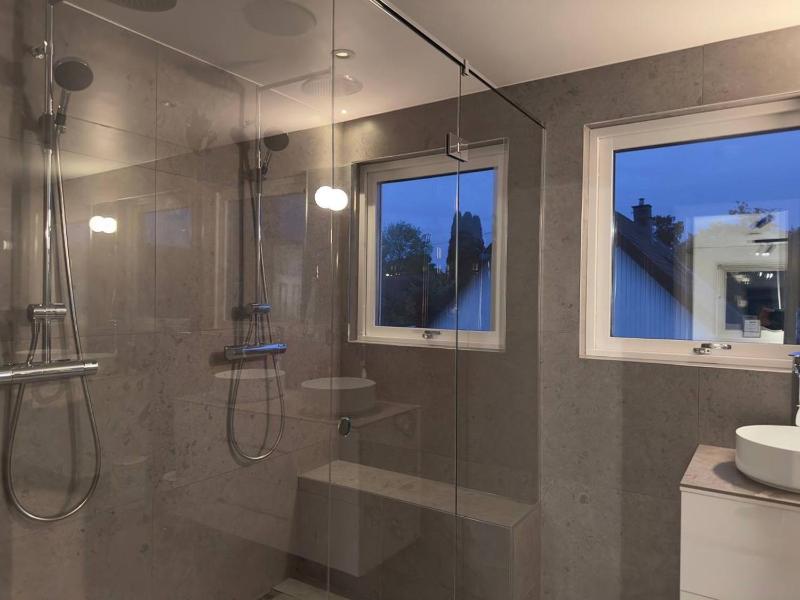 Modern Villa with Hot Tub & Sauna Near Stockholm - image 7