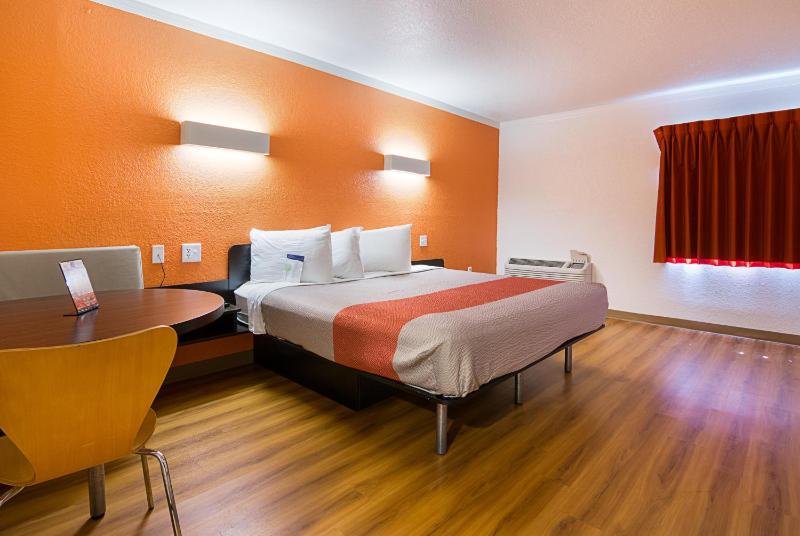 Motel 6 Tampa FL - Fairgrounds - image 22