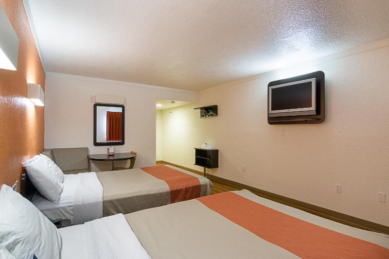 Motel 6 Tampa FL - Fairgrounds - image 25