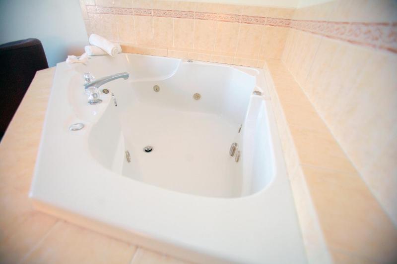 Luxury King Room image 3