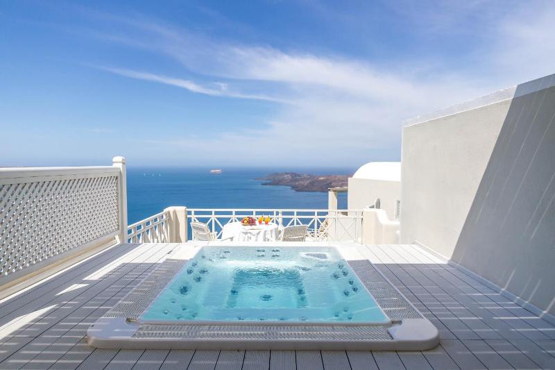 Junior Villa with Villa with Private Outdoor Heated Tub image 3