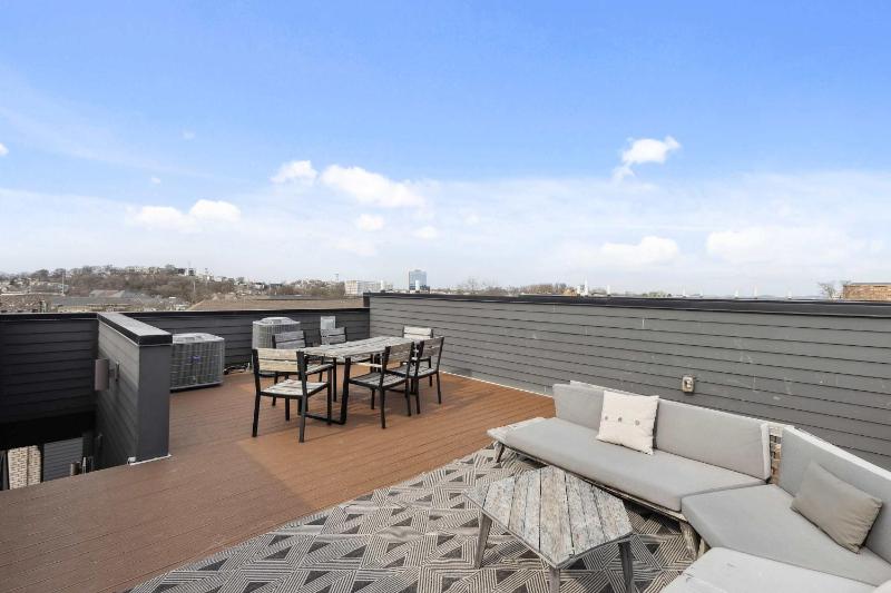 Modern West End Oasis Rooftop Views - image 5