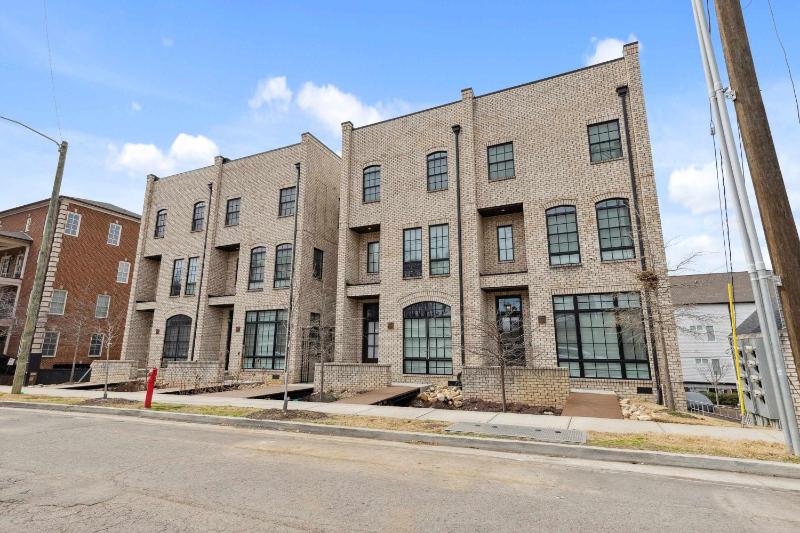 Modern West End Oasis Rooftop Views - image 15