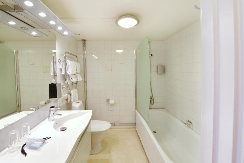 King Suite with Balcony and Sea View - Non-Smoking image 3
