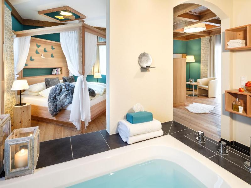 Honeymoon Suite image 2