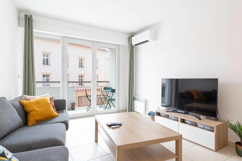 Plaza Antibes one-bedroom apartment with AC - image 7