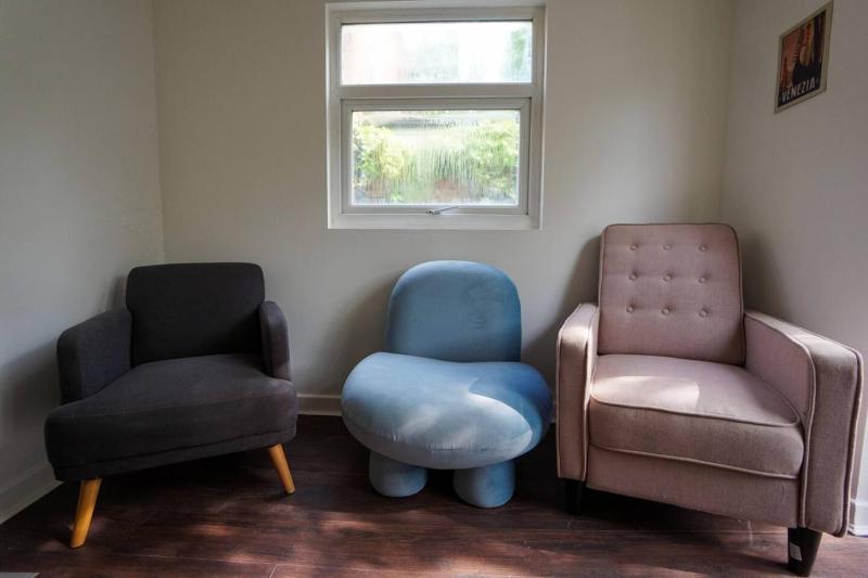 Comfy and Central 6 BR Home - image 6