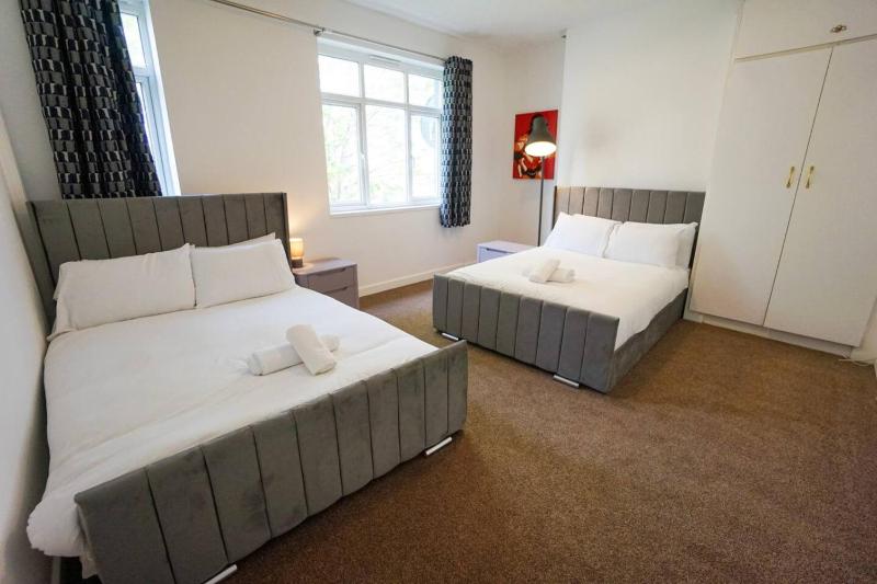 Comfy and Central 6 BR Home - image 18
