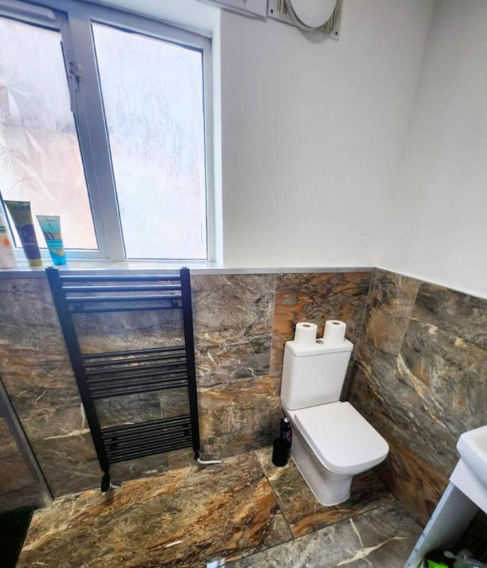 Comfy and Central 6 BR Home - image 16