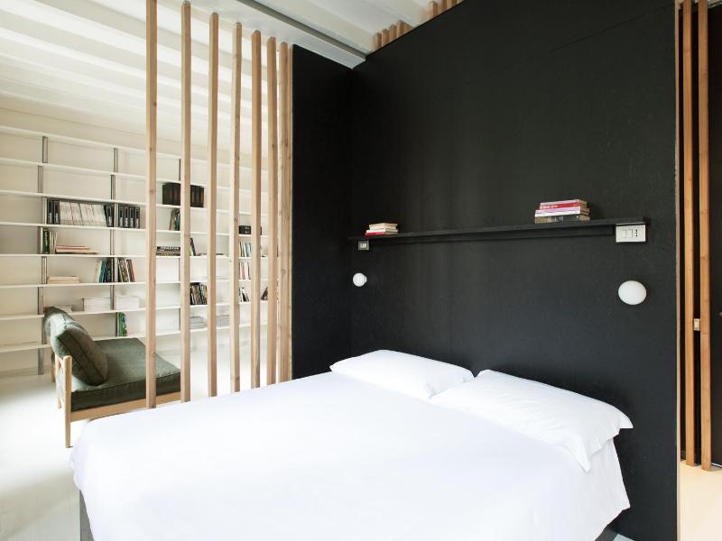One-Bedroom Apartment image 2
