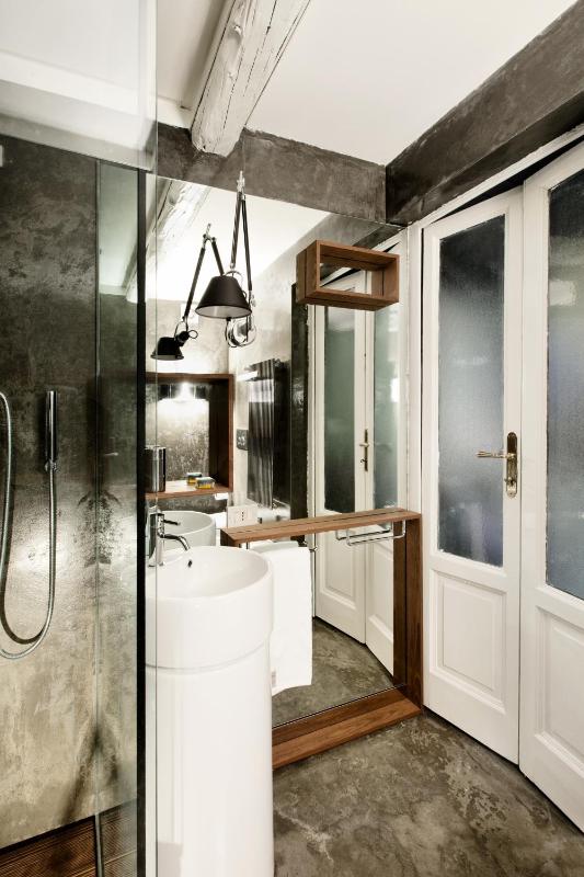  One-Bedroom Apartment with Private Garden image 2