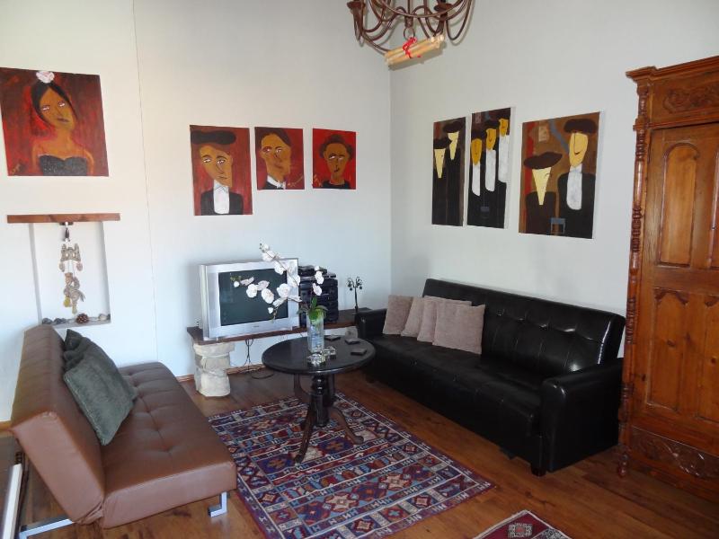 One-Bedroom Apartment image 4