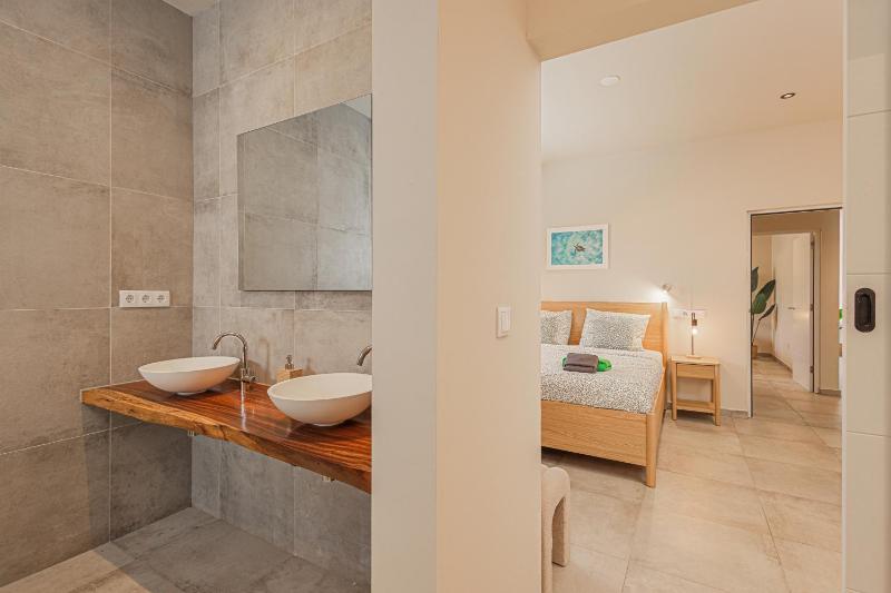 Aqua Zensa luxe appartement 2 min van Mambo Beach - image 9
