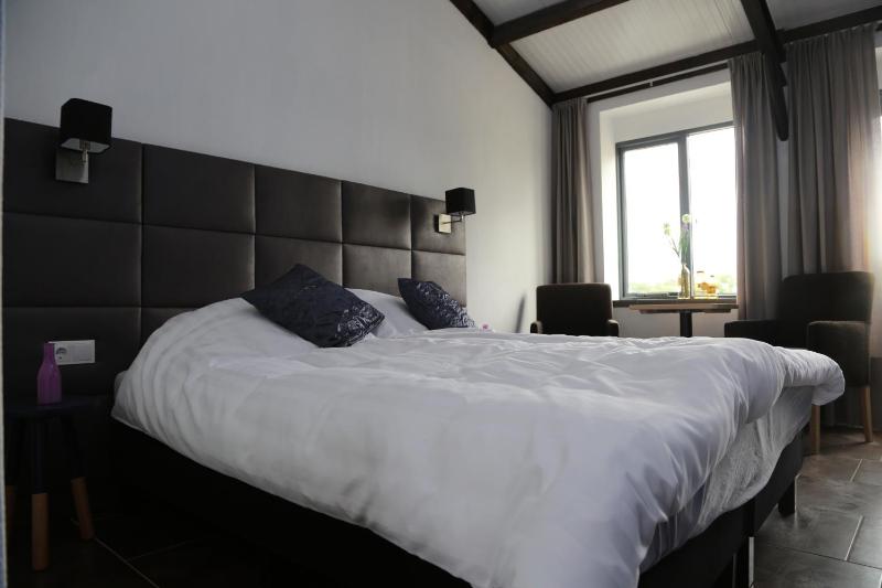 Double Room with Private Bathroom image 3