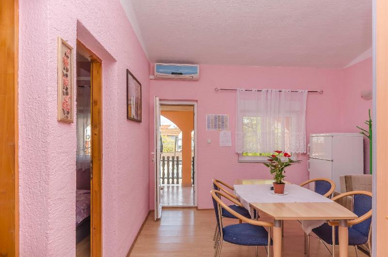 Apartments Melita - image 10