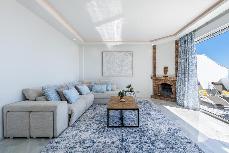 797 HOLIDAY RENTALS-Blue Pearl Luxury Apartment with Stunning Views - image 25